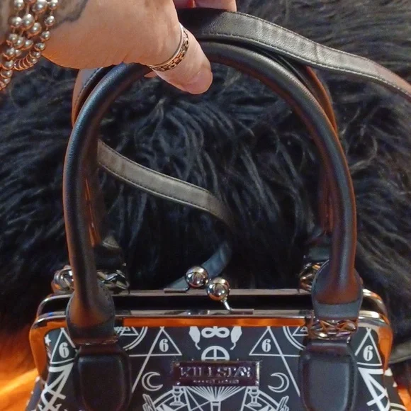 KILLSTAR OCCULT GRAPHIC PENTAGRAM HANDEL HARDWARE KISSLOCK CROSSBODY/SHOULDER - Picture 13 of 16